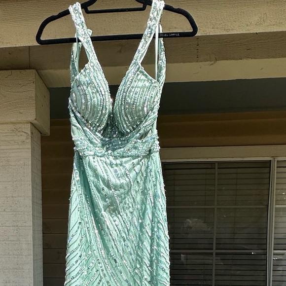 Elegant Green Prom Dress - Picture 2 of 7